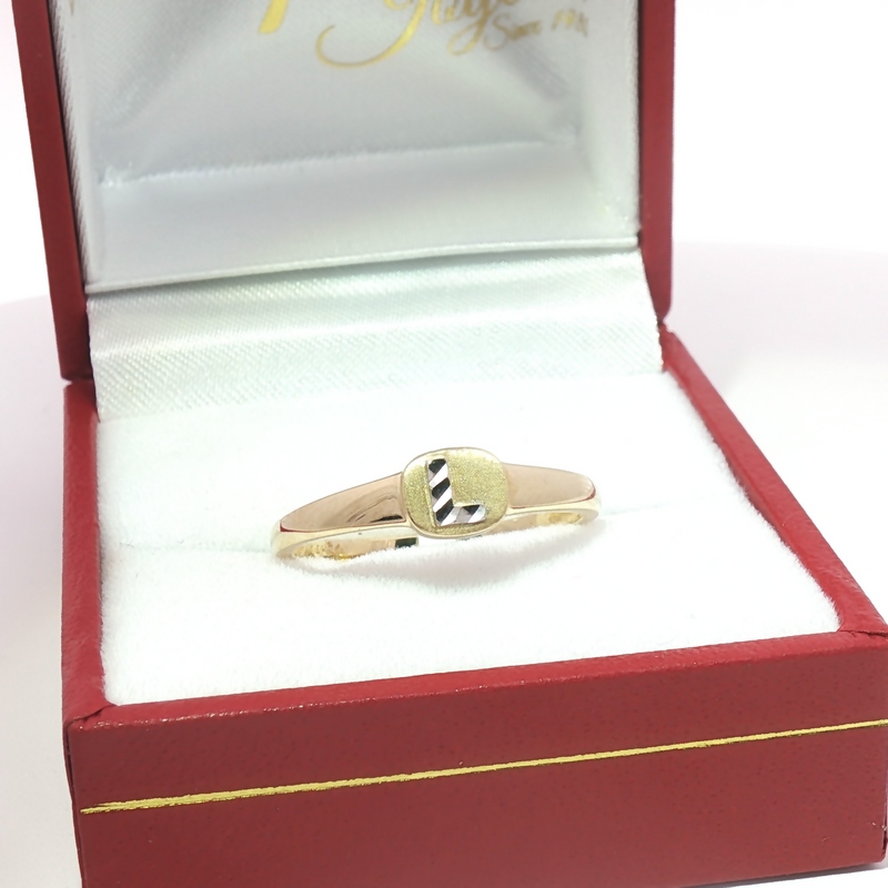 Gold Ring with Inicial 4