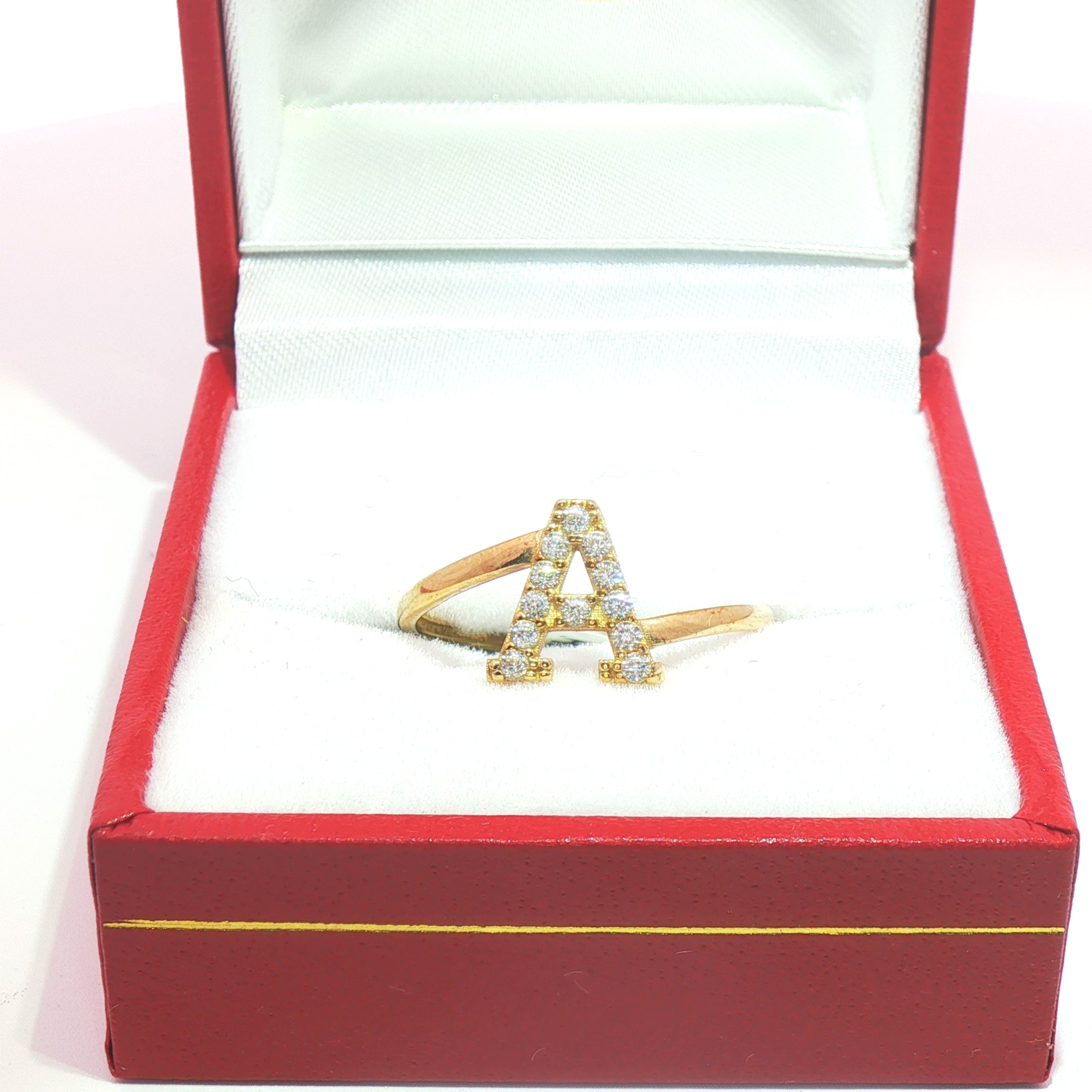 Gold Ring with Inicial 3